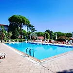 Free Parking-sea View, With Pool & Garden דירה סנרמו